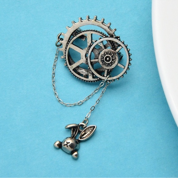 Tin Alloy Horological Gear Vingtage Enamel Brooch Pins Rabbit Head Chain Badge - Picture 2 of 3
